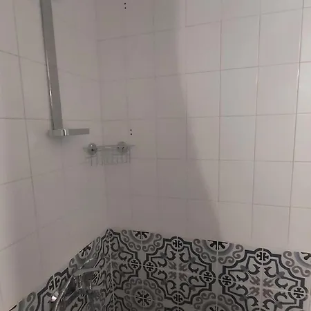 Anna's House 3 * פסאקודיה